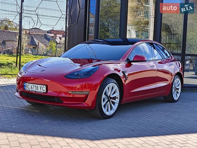 Седан Tesla Model 3 2022 в Львове