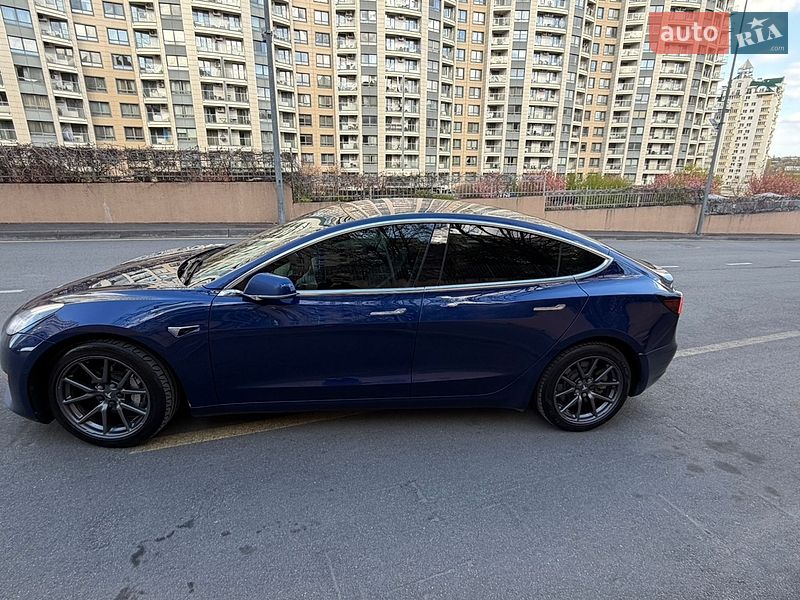 Седан Tesla Model 3 2019 в Киеве