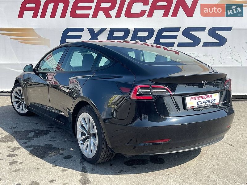 Седан Tesla Model 3 2021 в Киеве