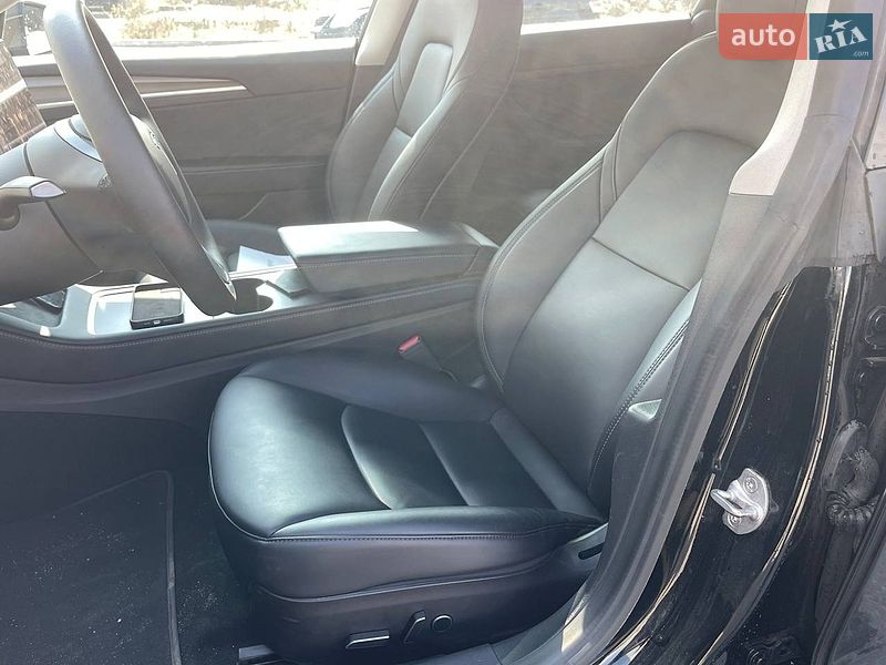 Седан Tesla Model 3 2021 в Киеве