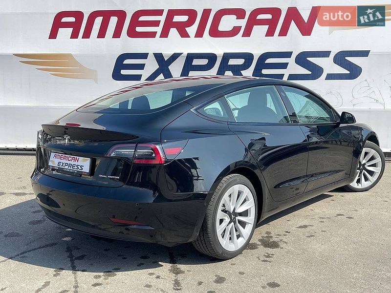 Седан Tesla Model 3 2021 в Киеве