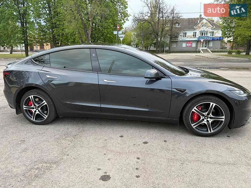 Седан Tesla Model 3 2024 в Дніпрі