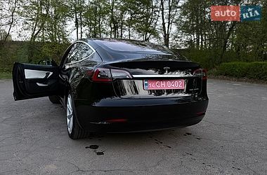 Седан Tesla Model 3 2019 в Львове