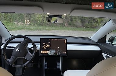 Седан Tesla Model 3 2019 в Львове