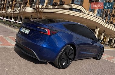 Седан Tesla Model 3 2025 в Киеве