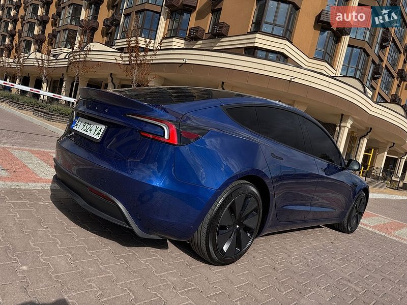 Седан Tesla Model 3 2025 в Киеве