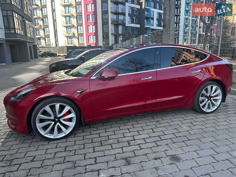Седан Tesla Model 3 2018 в Ивано-Франковске