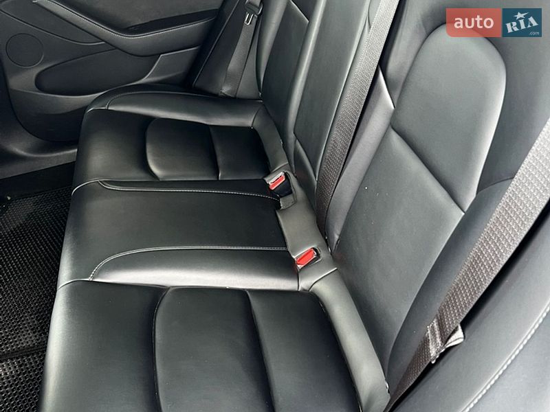 Седан Tesla Model 3 2021 в Ивано-Франковске