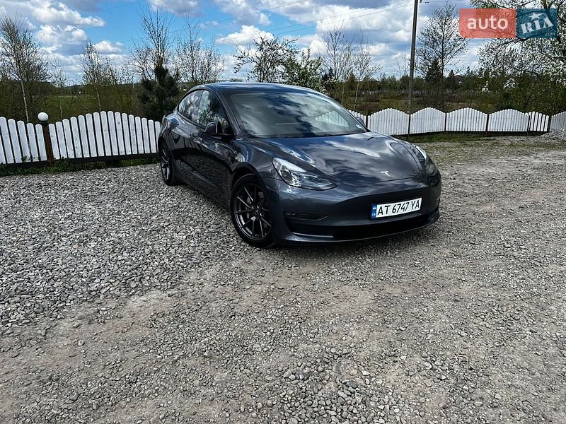 Седан Tesla Model 3 2021 в Ивано-Франковске