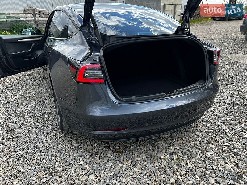Седан Tesla Model 3 2021 в Ивано-Франковске