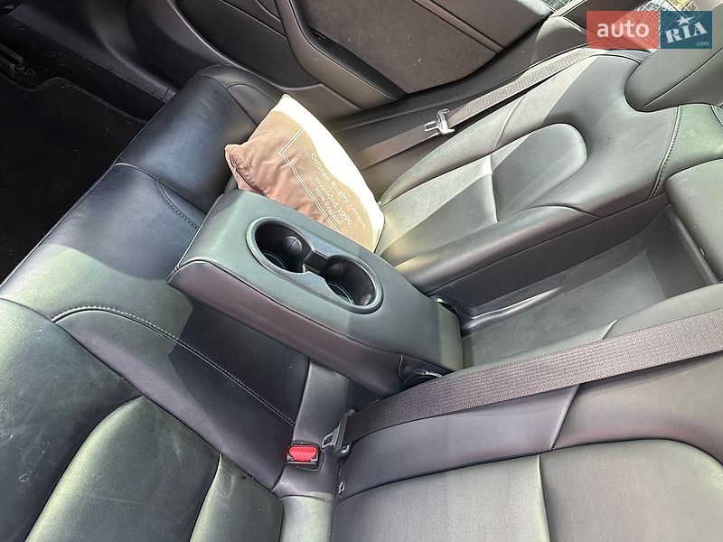 Седан Tesla Model 3 2020 в Киеве