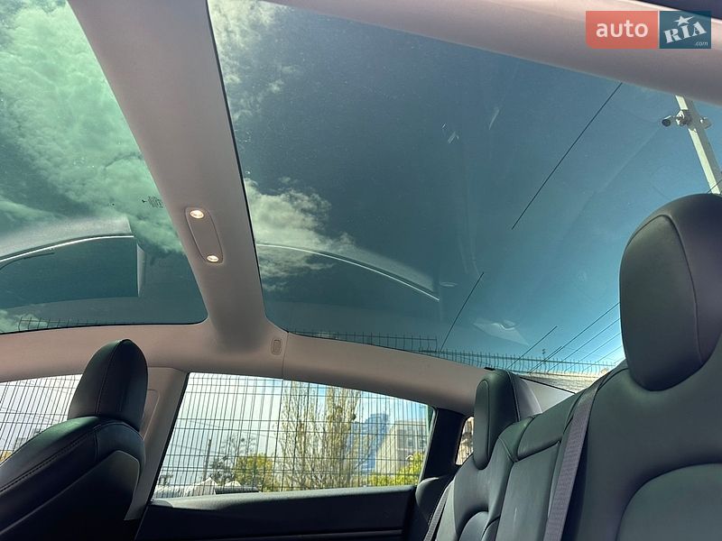 Седан Tesla Model 3 2020 в Киеве