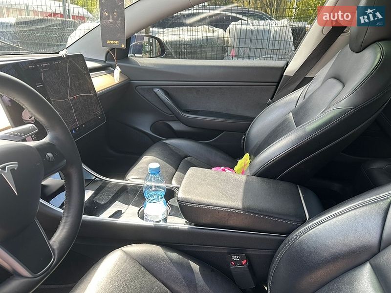 Седан Tesla Model 3 2020 в Киеве
