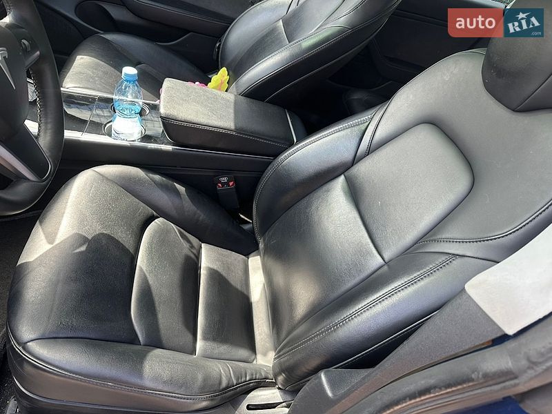 Седан Tesla Model 3 2020 в Киеве