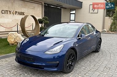Седан Tesla Model 3 2018 в Львове