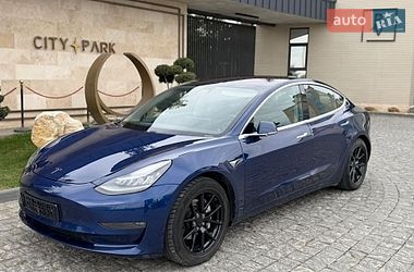 Седан Tesla Model 3 2018 в Львове