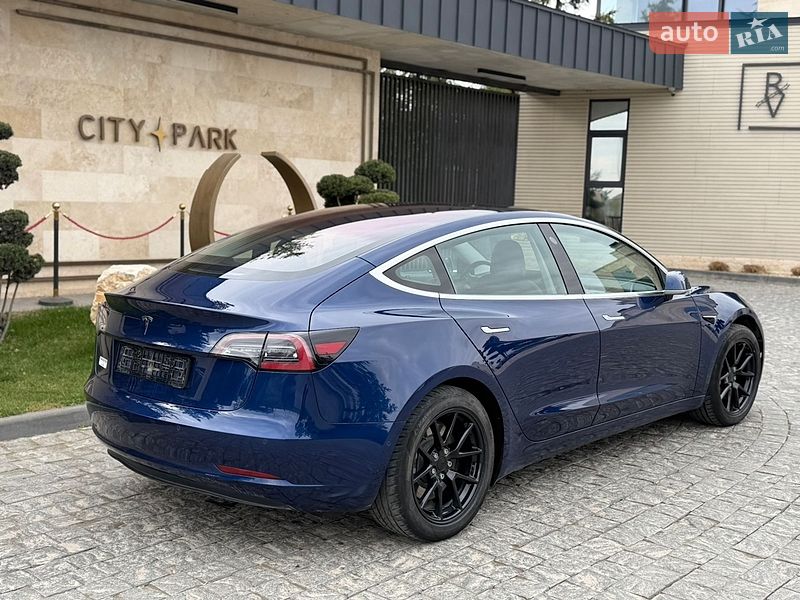 Седан Tesla Model 3 2018 в Львове