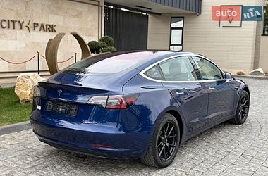 Седан Tesla Model 3 2018 в Львове