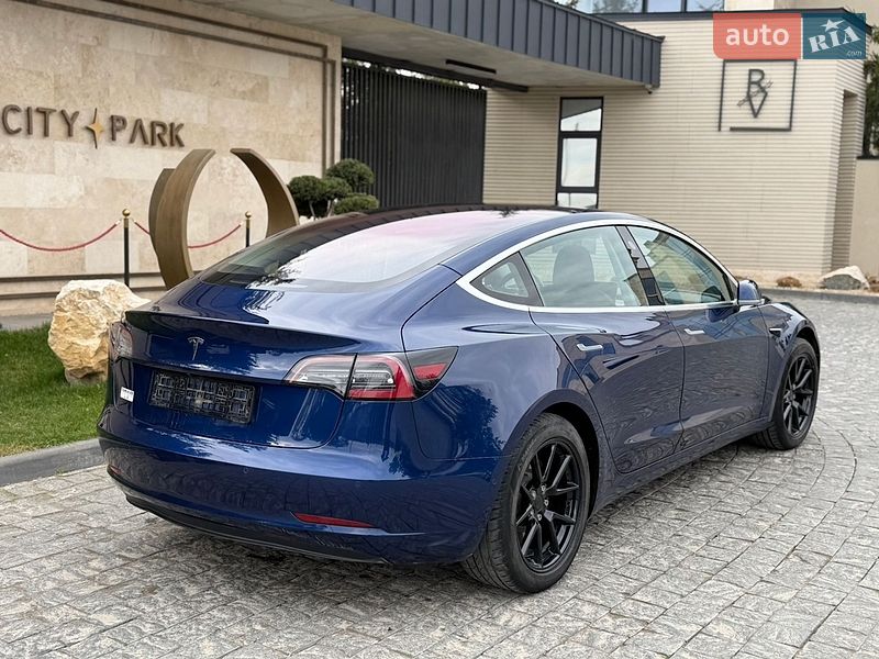 Седан Tesla Model 3 2018 в Львове