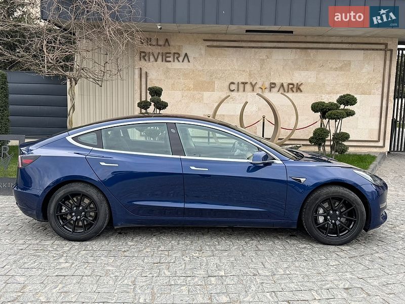 Седан Tesla Model 3 2018 в Львове