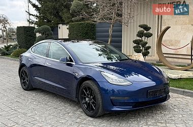 Седан Tesla Model 3 2018 в Львове