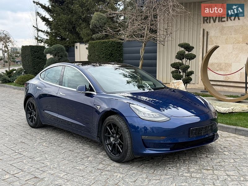 Седан Tesla Model 3 2018 в Львове