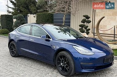 Седан Tesla Model 3 2018 в Львове