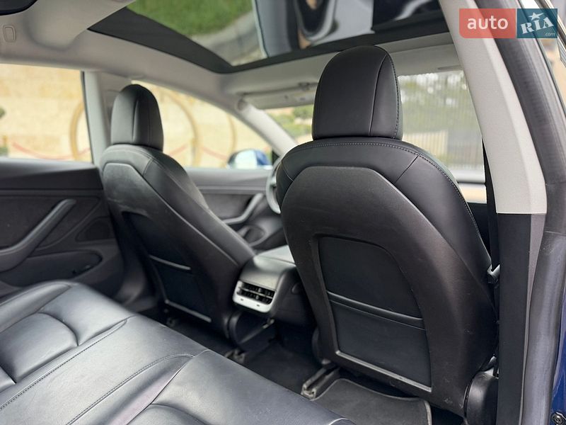 Седан Tesla Model 3 2018 в Львове