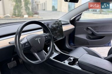 Седан Tesla Model 3 2018 в Львове