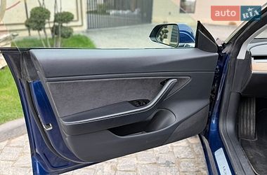 Седан Tesla Model 3 2018 в Львове