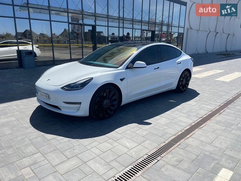 Седан Tesla Model 3 2023 в Луцке