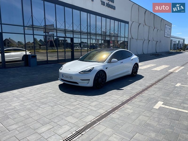 Седан Tesla Model 3 2023 в Луцке