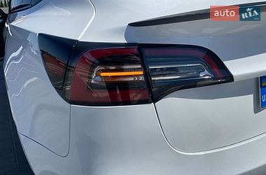 Седан Tesla Model 3 2023 в Луцке