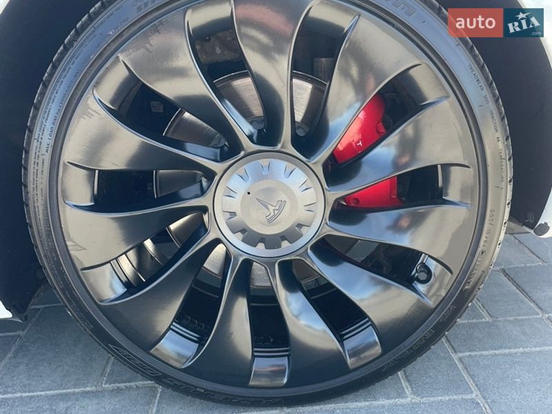 Седан Tesla Model 3 2023 в Луцке