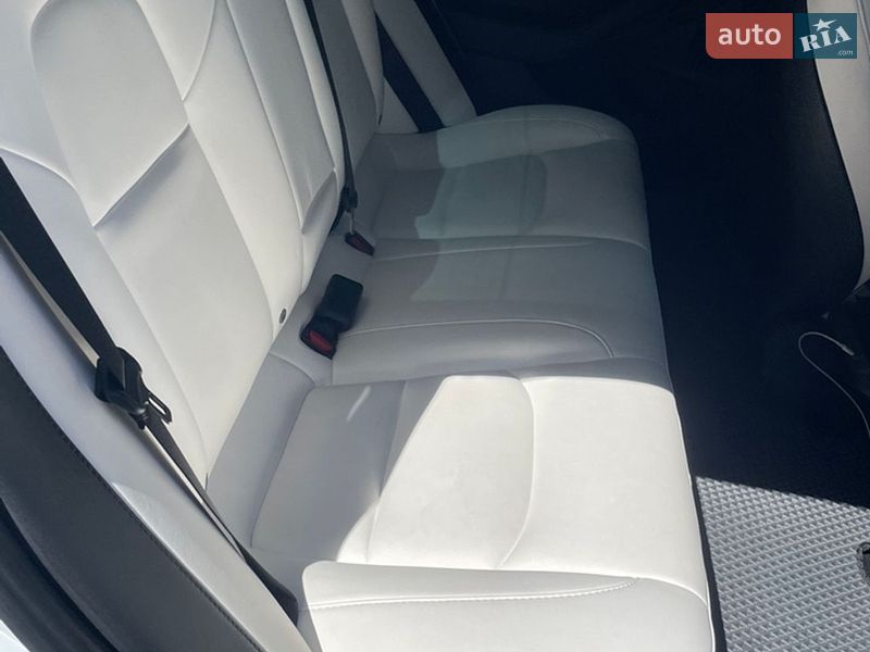 Седан Tesla Model 3 2023 в Луцке