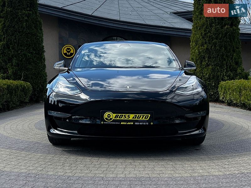 Седан Tesla Model 3 2020 в Львове