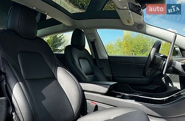Седан Tesla Model 3 2020 в Львове