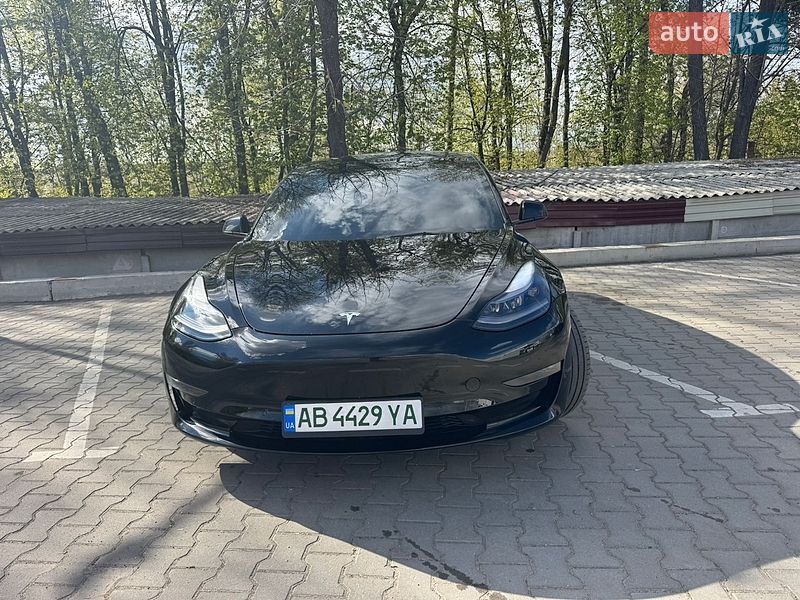 Седан Tesla Model 3 2022 в Виннице