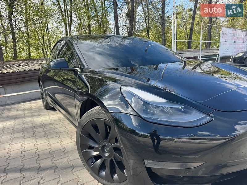 Седан Tesla Model 3 2022 в Виннице