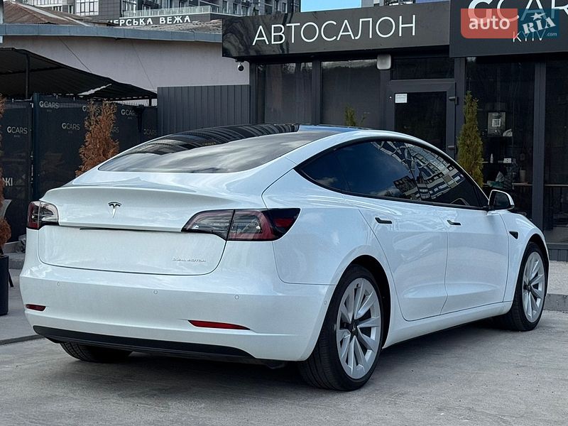 Седан Tesla Model 3 2022 в Киеве