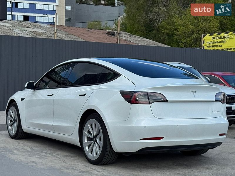Седан Tesla Model 3 2022 в Киеве