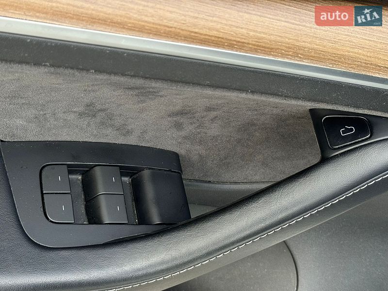 Седан Tesla Model 3 2022 в Киеве
