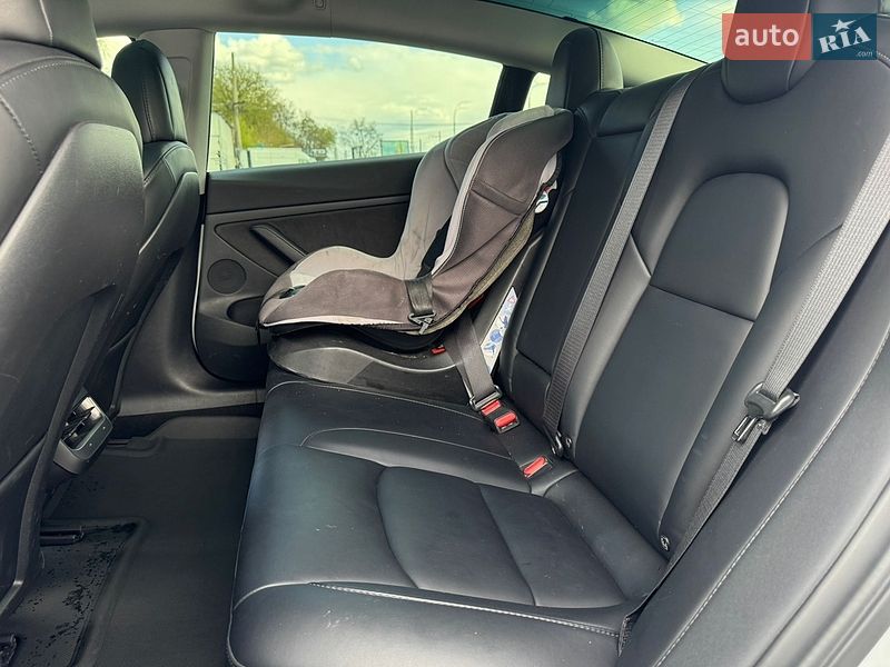 Седан Tesla Model 3 2022 в Киеве