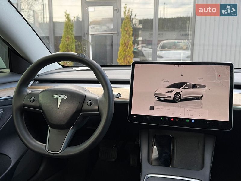 Седан Tesla Model 3 2022 в Киеве