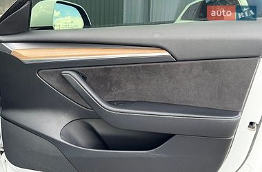 Седан Tesla Model 3 2022 в Киеве