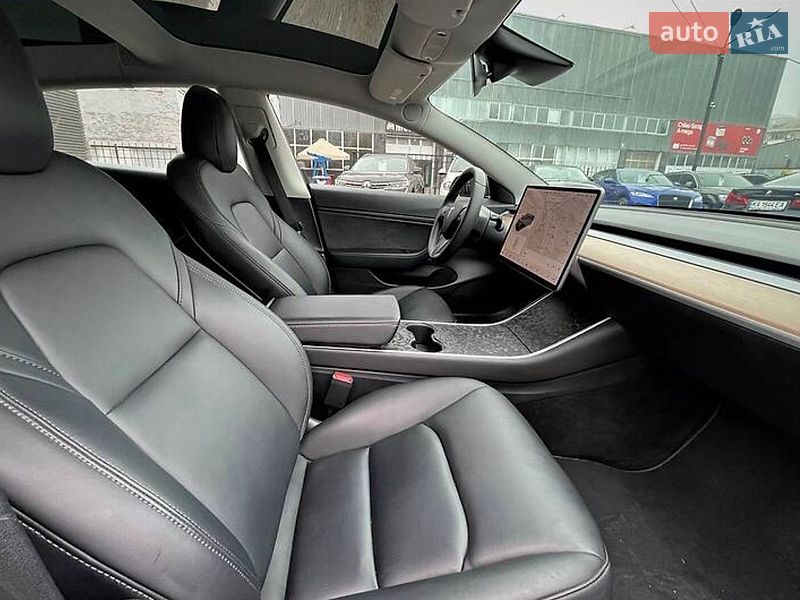 Седан Tesla Model 3 2020 в Києві