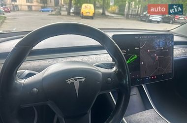 Седан Tesla Model 3 2019 в Львове