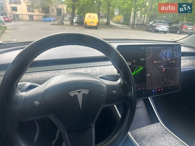 Седан Tesla Model 3 2019 в Львове