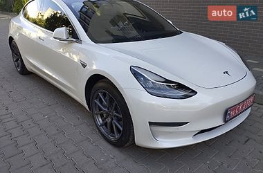 Седан Tesla Model 3 2018 в Ужгороде