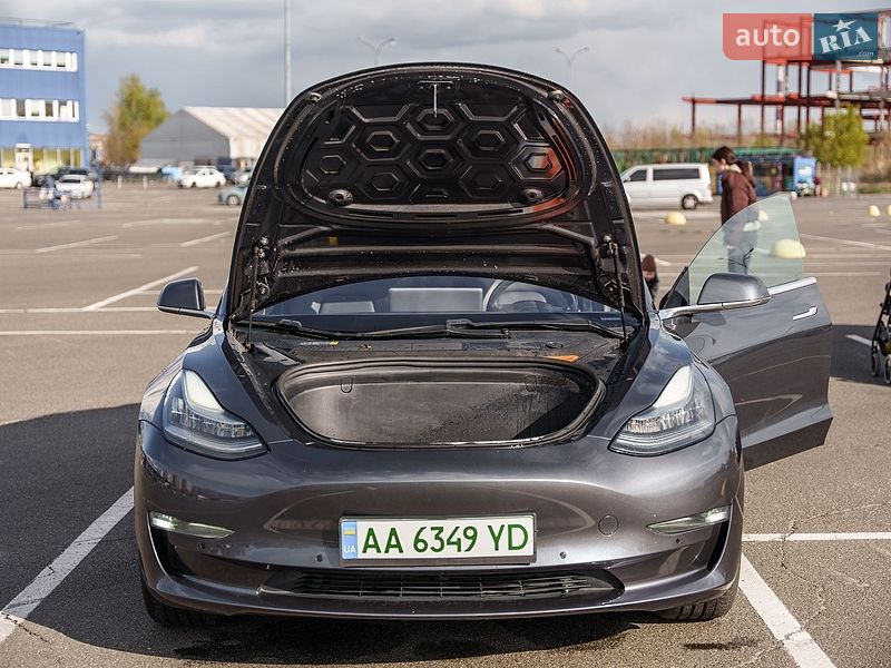Седан Tesla Model 3 2018 в Києві
